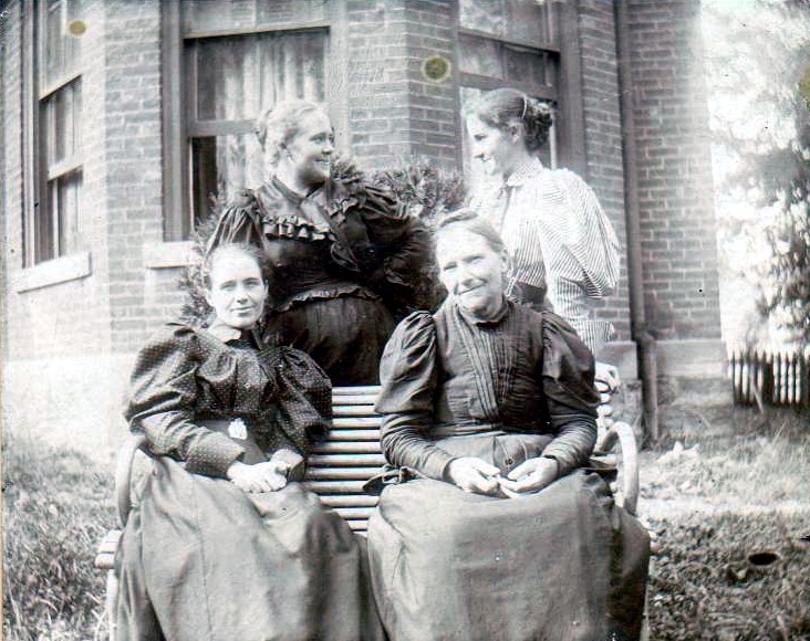Sarah Clifford and daughters